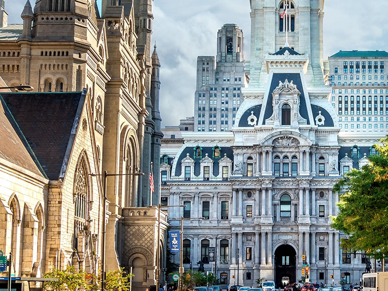 Bright, sunny photo of city hall in Philadelphia