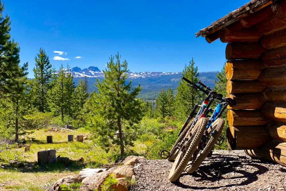 Bicycles leaning against cabin in Bend Oregon