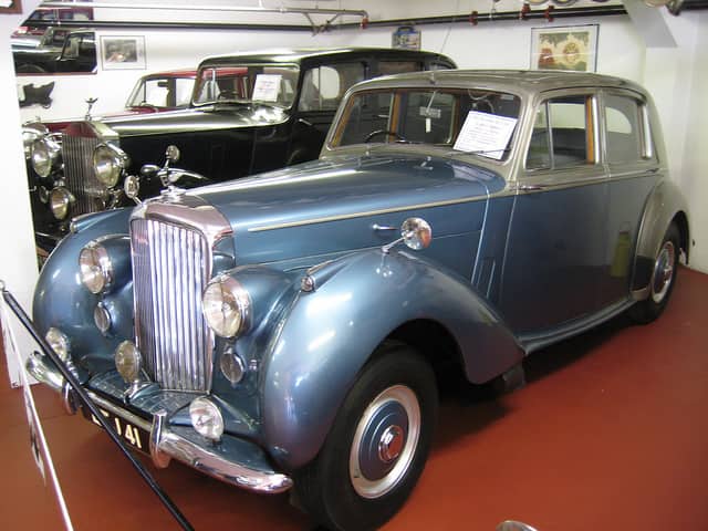 classic-car-storage-bentley