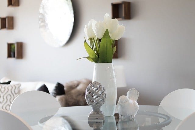 clean image of table display with flowers