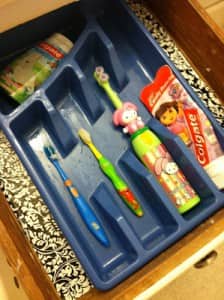 toothbrush-organization-bathroom-storage